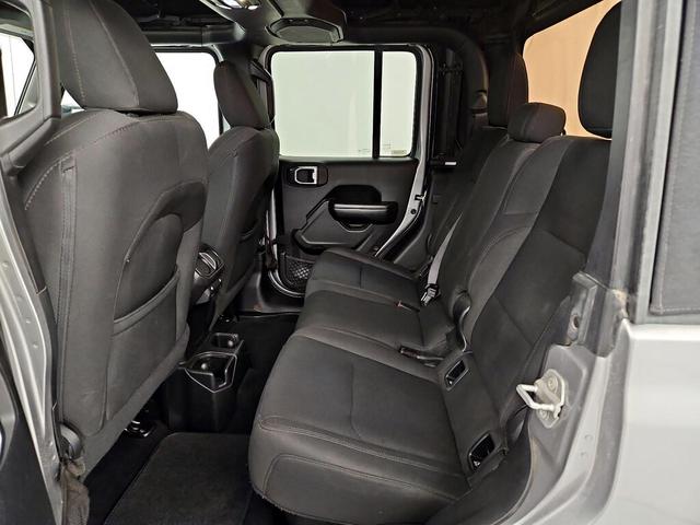 Photo of 2020 Silver Jeep Gladiator