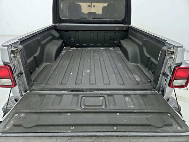 Photo of 2020 Silver Jeep Gladiator