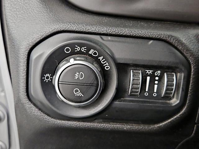 Photo of 2020 Silver Jeep Gladiator