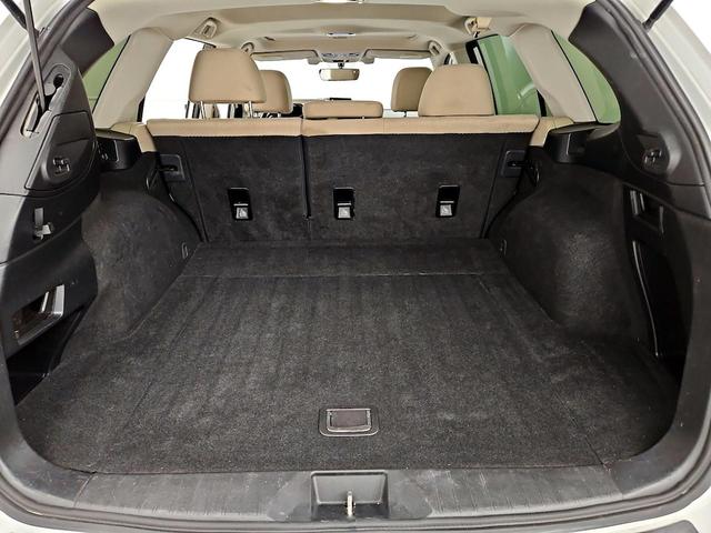 Photo of 2017 White Subaru Outback