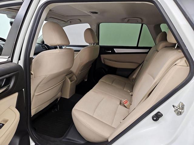 Photo of 2017 White Subaru Outback