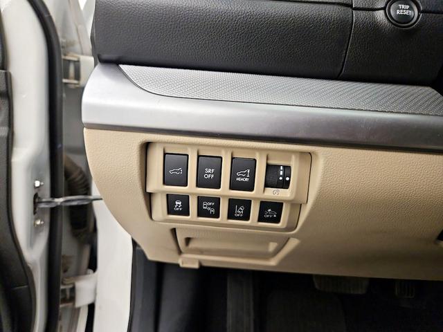 Photo of 2017 White Subaru Outback