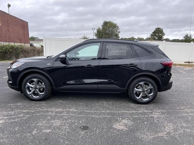 Photo of 2025 Agate Black Metallic Ford Escape