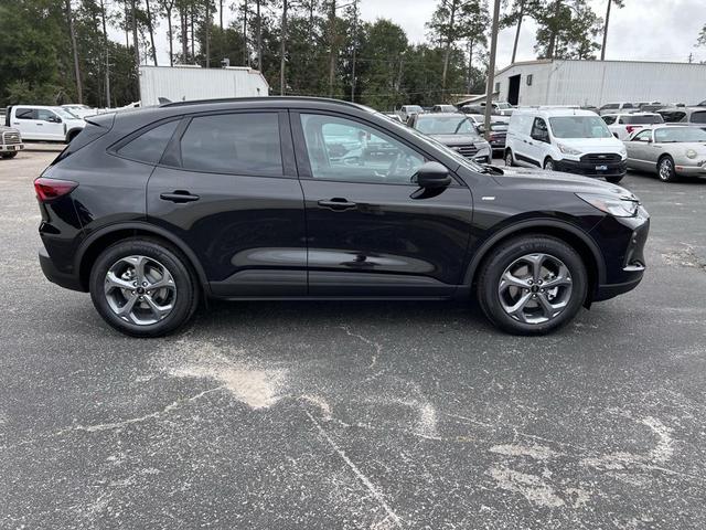 Photo of 2025 Agate Black Metallic Ford Escape