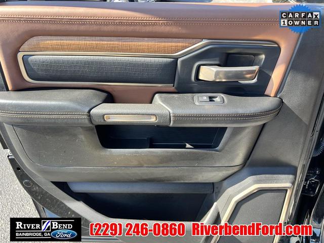 Photo of 2019 Diamond Black Crystal Pearlcoat RAM 2500
