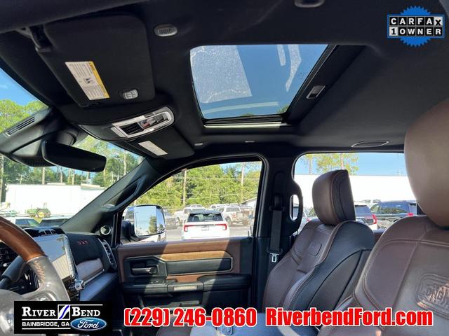 Photo of 2019 Diamond Black Crystal Pearlcoat RAM 2500