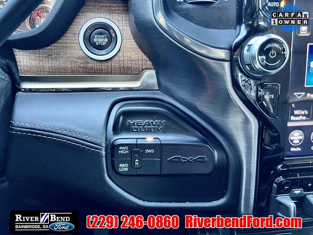 Photo of 2019 Diamond Black Crystal Pearlcoat RAM 2500
