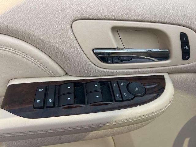 Photo of 2007 White Diamond Tricoat Cadillac Escalade ESV