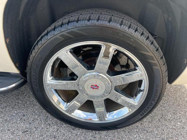 Photo of 2007 White Diamond Tricoat Cadillac Escalade ESV