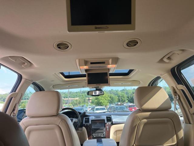Photo of 2007 White Diamond Tricoat Cadillac Escalade ESV