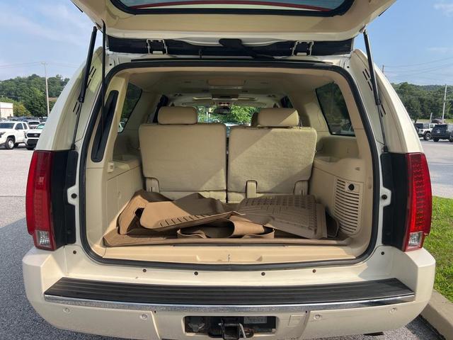 Photo of 2007 White Diamond Tricoat Cadillac Escalade ESV