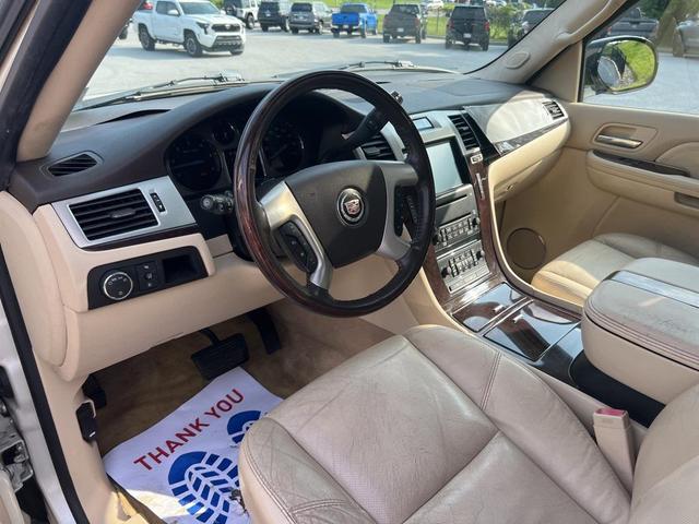 Photo of 2007 White Diamond Tricoat Cadillac Escalade ESV