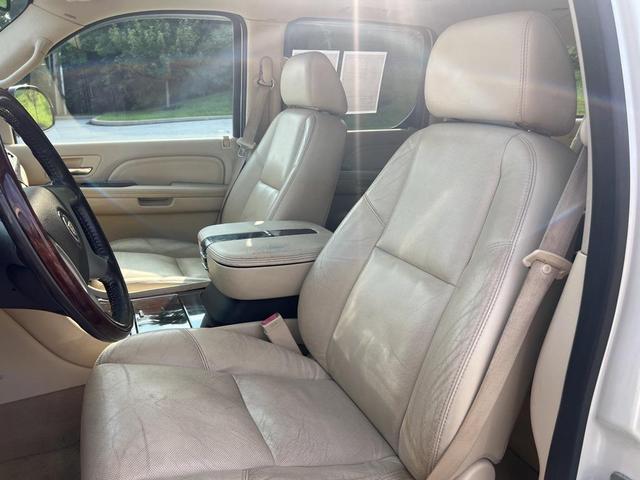 Photo of 2007 White Diamond Tricoat Cadillac Escalade ESV