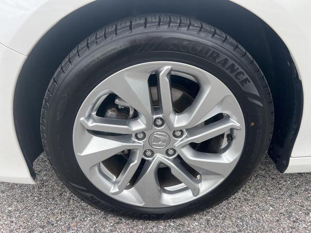 Photo of 2018 Platinum White Pearl Honda Accord