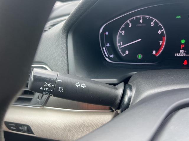 Photo of 2018 Platinum White Pearl Honda Accord