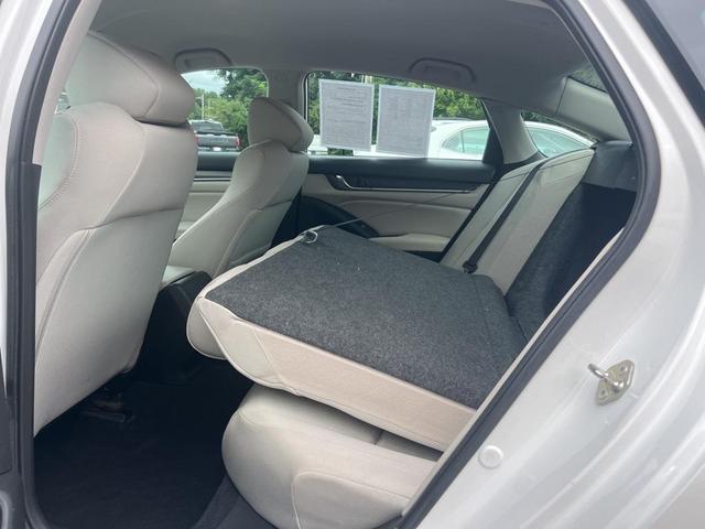 Photo of 2018 Platinum White Pearl Honda Accord