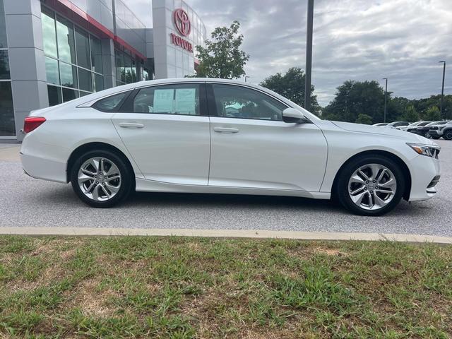 Photo of 2018 Platinum White Pearl Honda Accord
