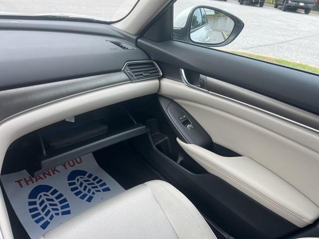 Photo of 2018 Platinum White Pearl Honda Accord