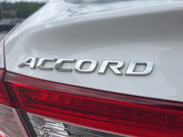 Photo of 2018 Platinum White Pearl Honda Accord