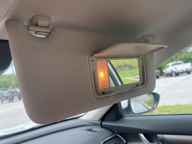 Photo of 2018 Platinum White Pearl Honda Accord