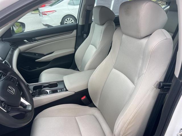 Photo of 2018 Platinum White Pearl Honda Accord