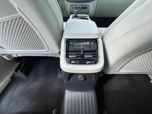 Photo of 2024 Onyx Black Volvo XC90 Recharge Plug-In Hybrid
