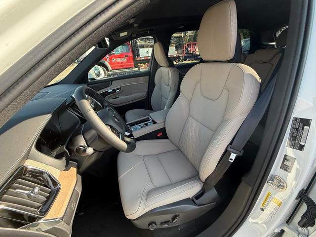 Photo of 2026 Crystal White Volvo XC90
