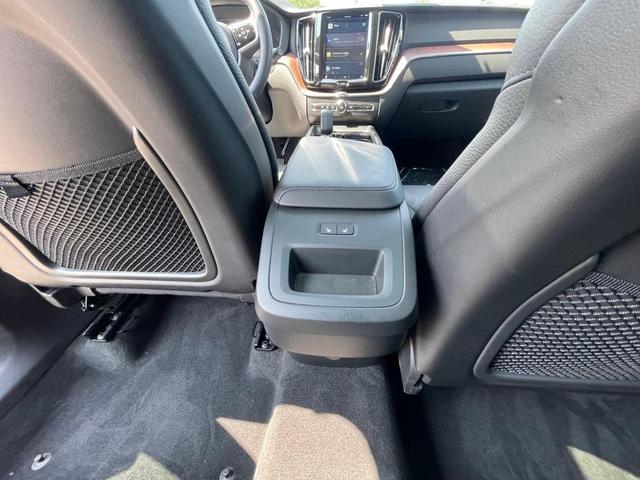 Photo of 2024 Onyx Black Metallic Volvo XC60