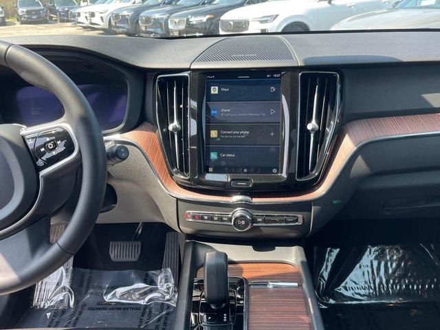 Photo of 2024 Onyx Black Metallic Volvo XC60