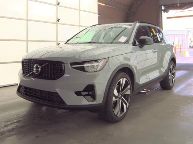 2025 Volvo XC40
