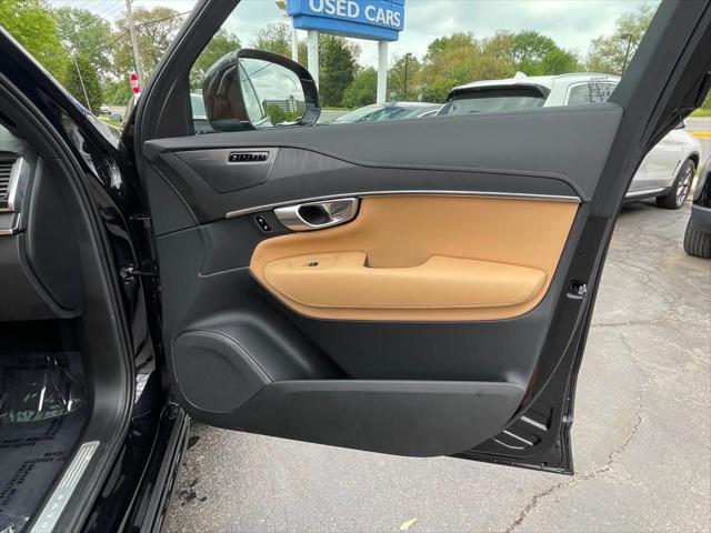 Photo of 2024 Onyx Black Metallic Volvo XC90