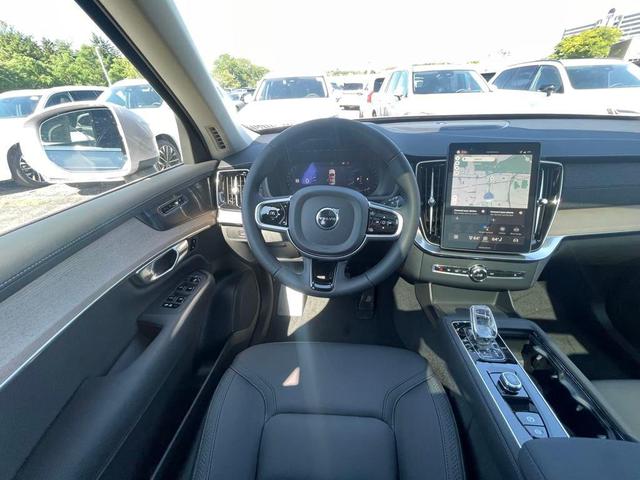 Photo of 2026 Aurora Silver Volvo XC90