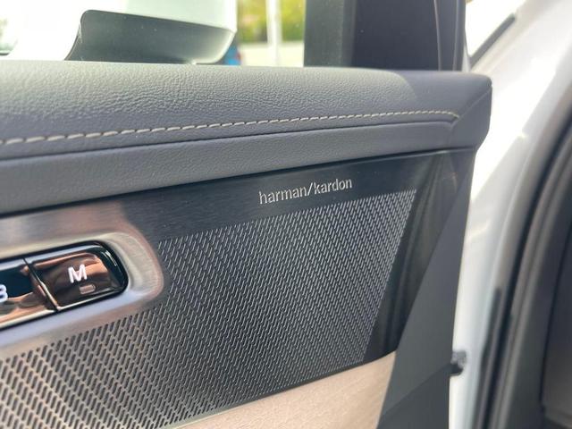 Photo of 2025 Crystal White Volvo XC90 Plug-In Hybrid