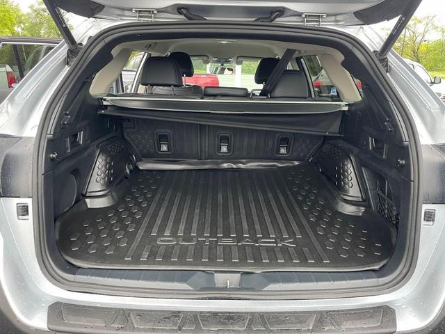 Photo of 2022 Ice Silver Metallic Subaru Outback