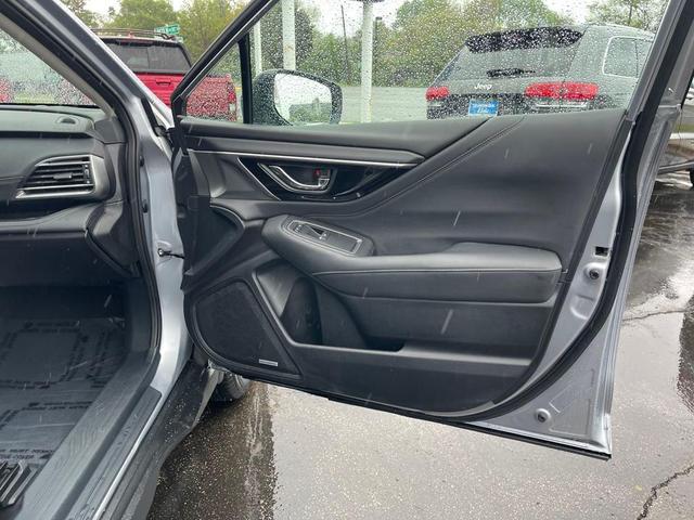Photo of 2022 Ice Silver Metallic Subaru Outback