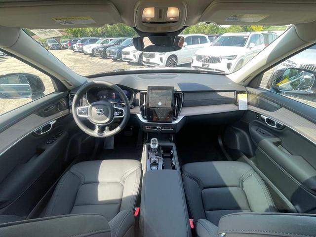 Photo of 2026 Onyx Black Metallic Volvo XC90