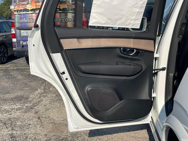 Photo of 2026 Crystal White Volvo XC90