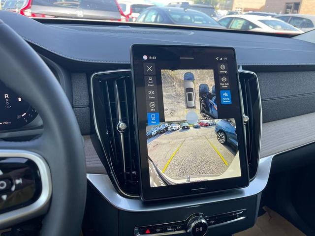 Photo of 2026 Crystal White Volvo XC90