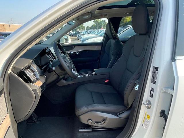 Photo of 2026 Crystal White Volvo XC90
