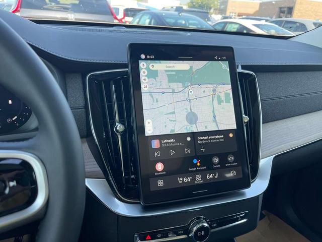 Photo of 2026 Crystal White Volvo XC90