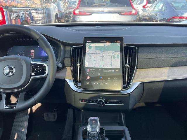 Photo of 2026 Crystal White Volvo XC90