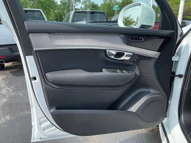 Photo of 2025 Crystal White Volvo XC90 Plug-In Hybrid