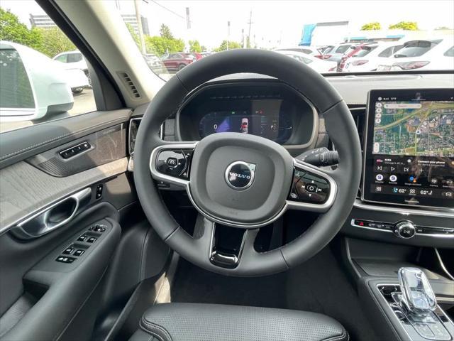 Photo of 2025 Crystal White Volvo XC90 Plug-In Hybrid