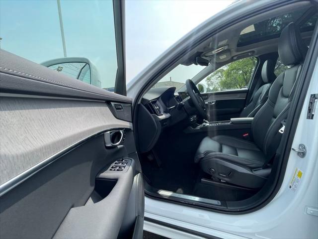 Photo of 2025 Crystal White Volvo XC90 Plug-In Hybrid