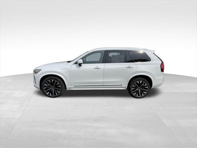 Photo of 2025 Crystal White Volvo XC90 Plug-In Hybrid