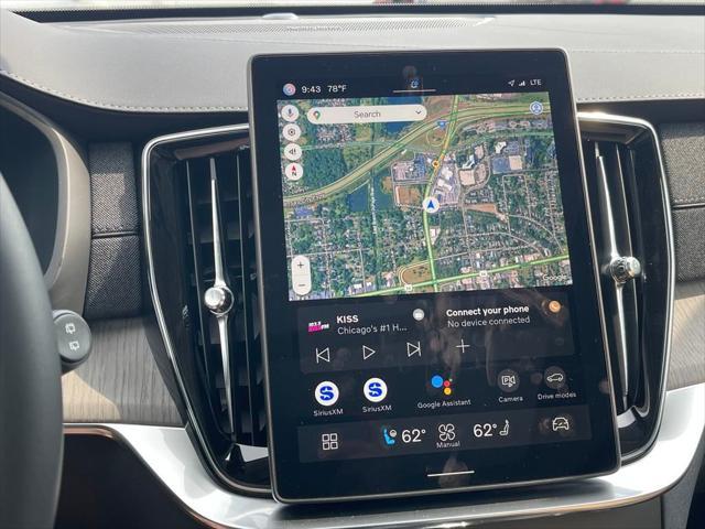 Photo of 2025 Crystal White Volvo XC90 Plug-In Hybrid