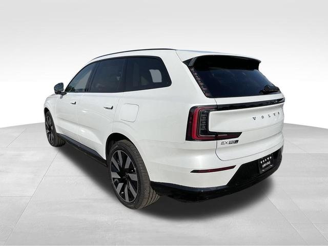 Photo of 2025 Crystal White Volvo EX90