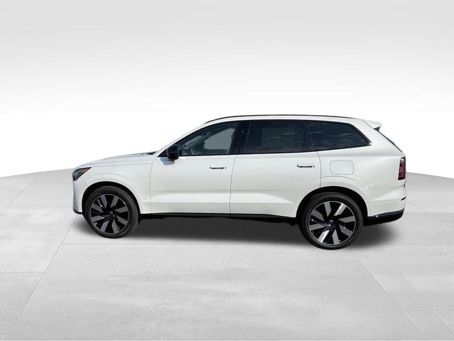 Photo of 2025 Crystal White Volvo EX90
