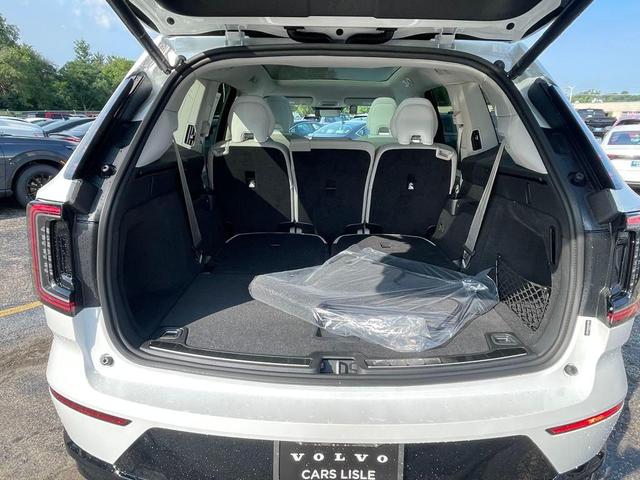 Photo of 2025 Crystal White Volvo EX90