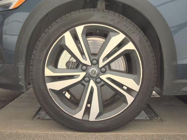 Photo of 2025 Denim Blue Metallic Volvo V60 Cross Country